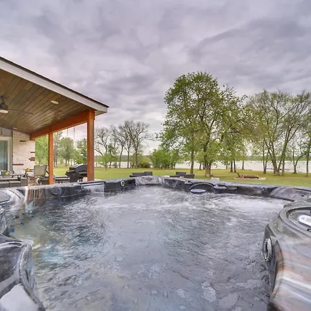 Lakefront Afton Home With Hot Tub And Shared Dock!